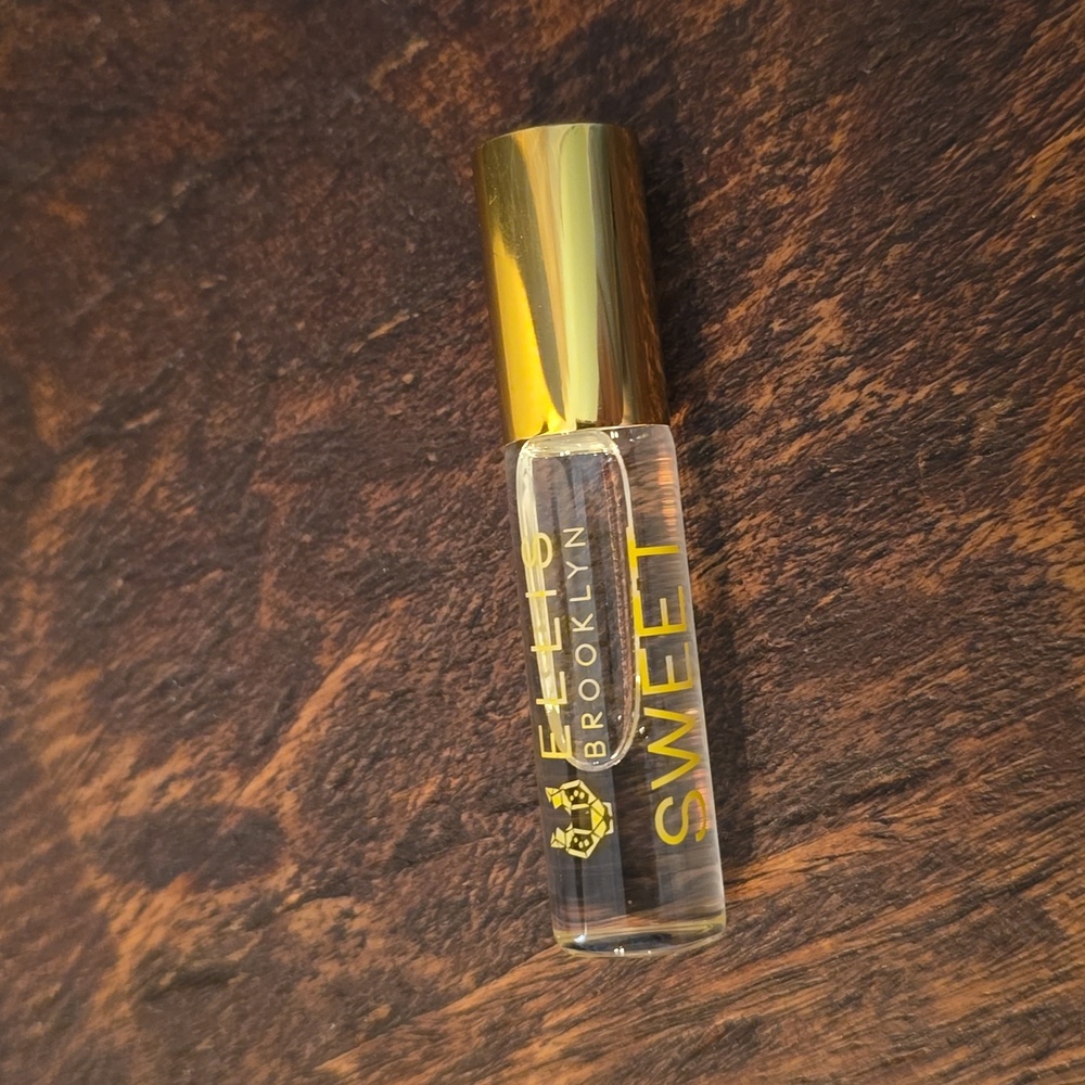 ELLIS BROOKLYN Sweet Eau de Parfum Rollerball - .17 fl oz // 5ml NIB